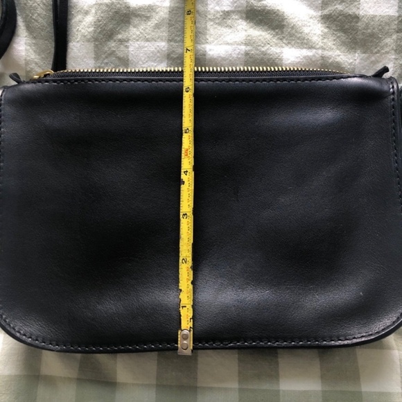 Madewell Small Leather Crossbody Purse - Picture 5 of 7